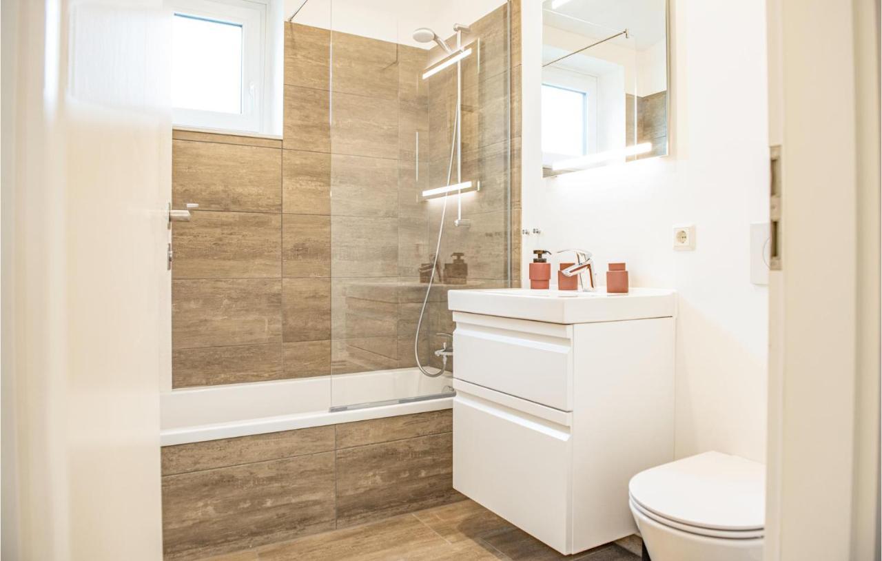 Amazing Home In Lembruch-Duemmer See With Kitchen Exteriör bild