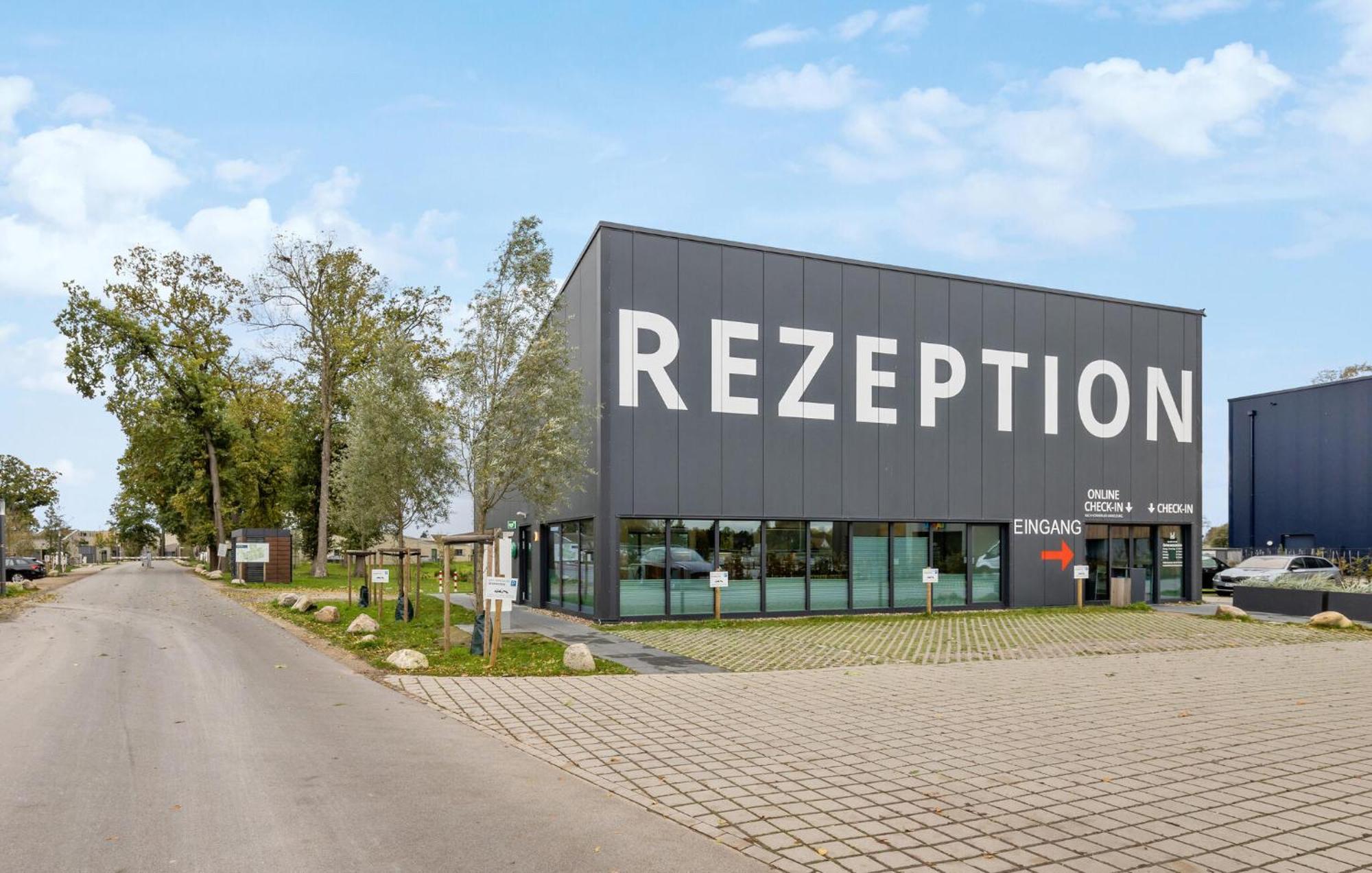 Amazing Home In Lembruch-Duemmer See With Kitchen Exteriör bild